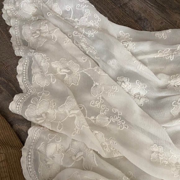 Beautiful ivory dress! - Picture 4 of 5